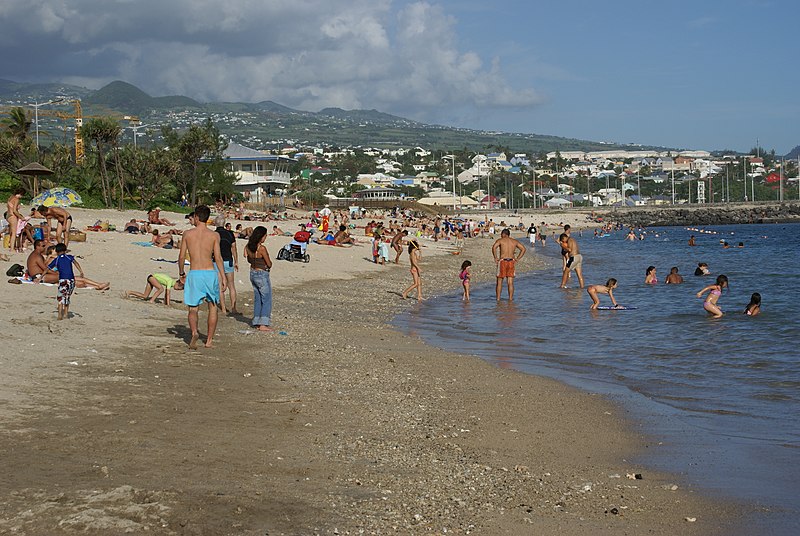 File:Saint-Pierre-de-La-Réunion Beach.JPG