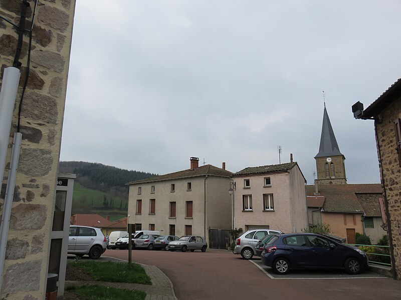 File:Sainte-Colombe-sur-Gand - Place de la Mairie.jpg