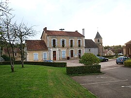 Saints-en-Puisaye'deki belediye binası