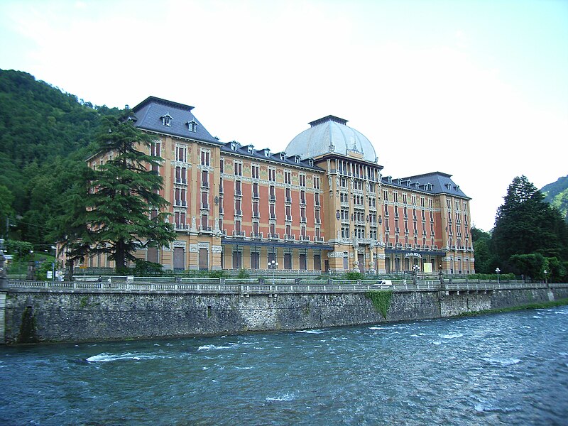 File:San Pellegrino Terme - Grand Hotel - 01.jpg