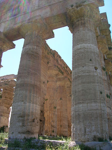 File:Scavi archeologici di Paestum WLM 078.JPG