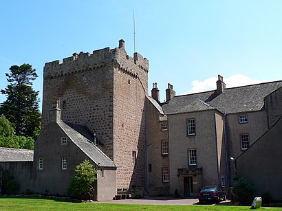 How to get to Kilravock Castle with public transport- About the place