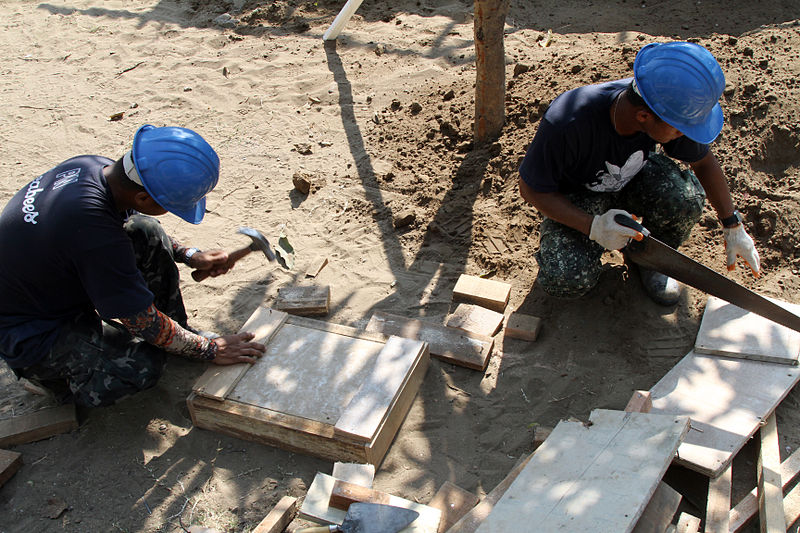 File:Seabees build in Philippines DVIDS258991.jpg