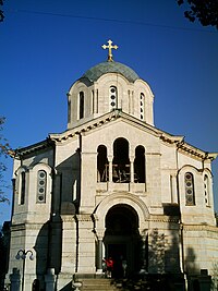 Fachada de la catedral de San Vladimir