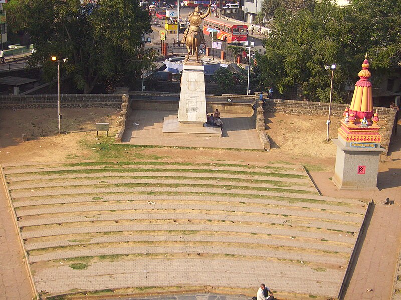 File:Shaniwar wada (3).JPG