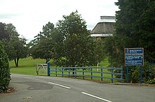 La Escuela de Música ("Edificio de servicio"), una adición de 2001 al sitio de la escuela