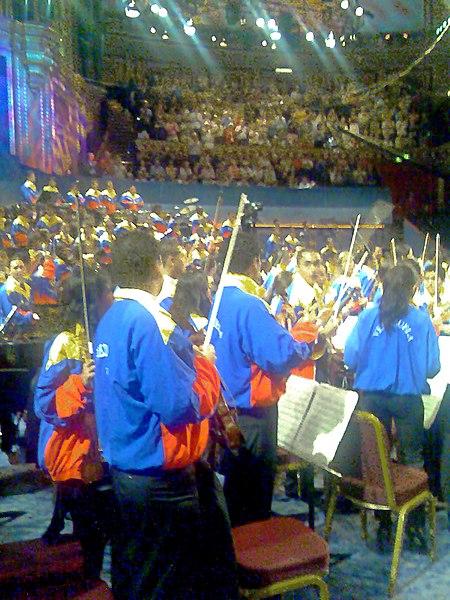 파일:Simon Bolivar Youth Orchestra.jpg
