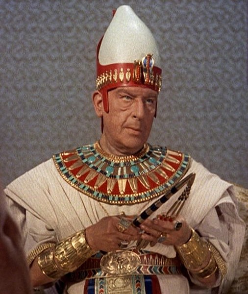 Hardwicke portraying Egyptian Pharaoh Sethi in The Ten Commandments (1956)