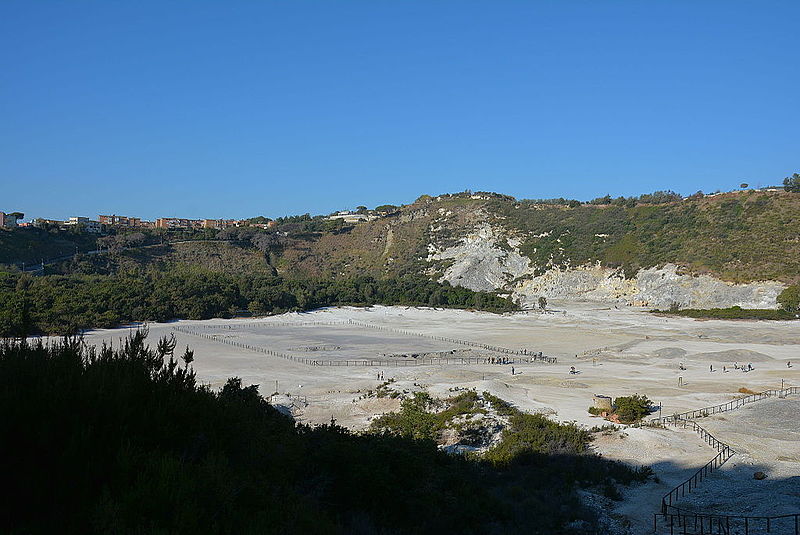 File:Solfatara di Pozzuoli 034.JPG