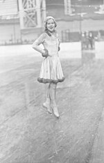 Thumbnail for File:Sonja Henie 1931 Palais des Sports.jpg