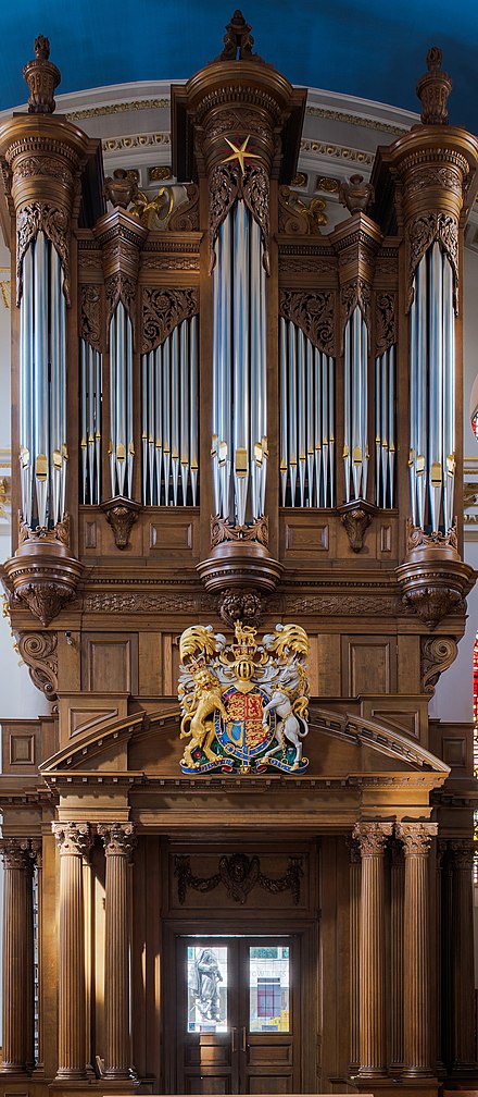 Organ, showing its position above the west gallery. The pipes date from 2010, the case from 1964
