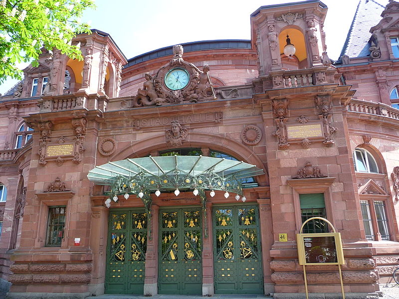 File:Stadthalle Heidelberg Haupteingang.JPG