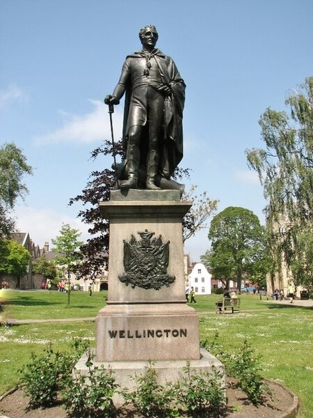 File:Statue of the Duke of Wellington - geograph.org.uk - 5786063.jpg