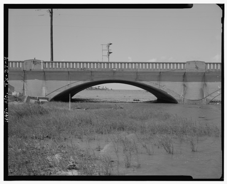 File:TYPICAL ARCH FROM S. - Galveston Causeway, Spanning Galveston Bay parallel to I-45, Galveston, Galveston County, TX HAER TEX,84-GALV,43-4.tif