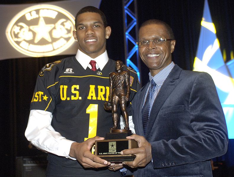 File:Terrelle Pryor & Gale Sayers at All-American Bowl army.mil-2008-01-07-083839.jpg