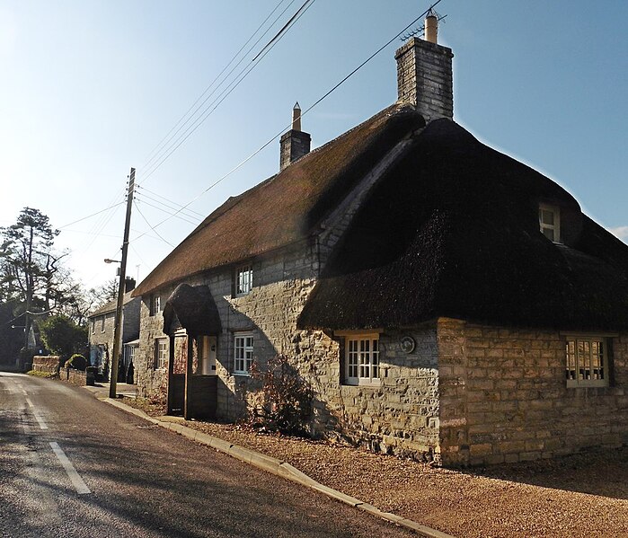 File:Thatched Cottage on Shute Lane - geograph.org.uk - 5263888.jpg