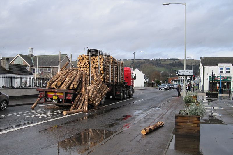 File:Timber lorry lost its load in Dingwall (13313849544).jpg