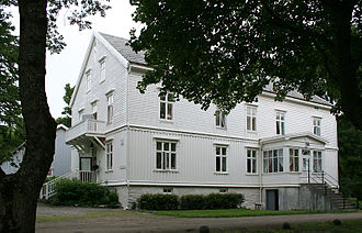 Tjotta Farm, seat of the former Tjotta Estate.
Photograph: Commons user Mahlum Tjotta gard.jpg