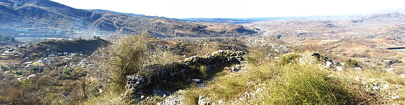 File:Tkvarcheli fortress.JPG