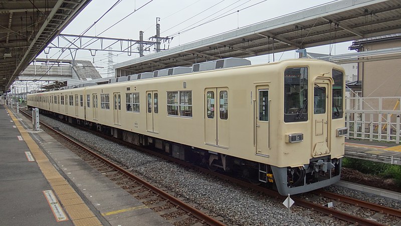 File:Tobu 8000 81111 Ippommatsu Station 20160506.JPG