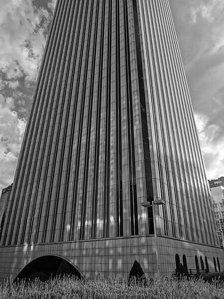 File:Torre Picasso (Picasso Tower).JPG