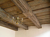 Plafond avec poutres en bois