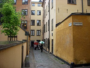 Trädgårdsgatan: Pygmalion till höger och Europa till vänster