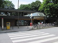 The station's entrance U-Bahnhof Lattenkamp 1.jpg