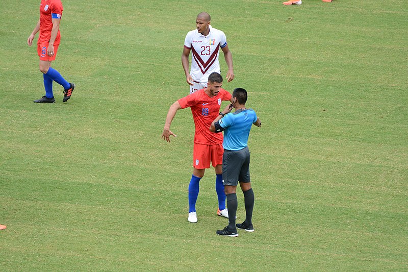 File:USAvVEN 2019-06-09 - Salomón Rondón, Matt Miazga (51170488478).jpg