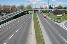 Ulica widziana z wiaduktu Trasy Łazienkowskiej