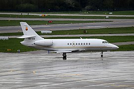 Untitled Dassault Falcon 2000 HB-IAW (27216809901).jpg