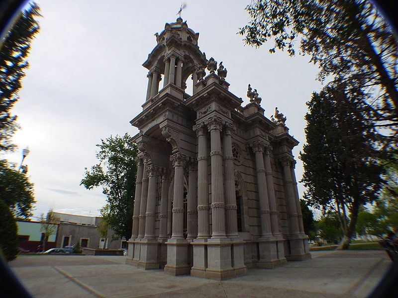 File:Unused burial site of Francisco Villa.JPG