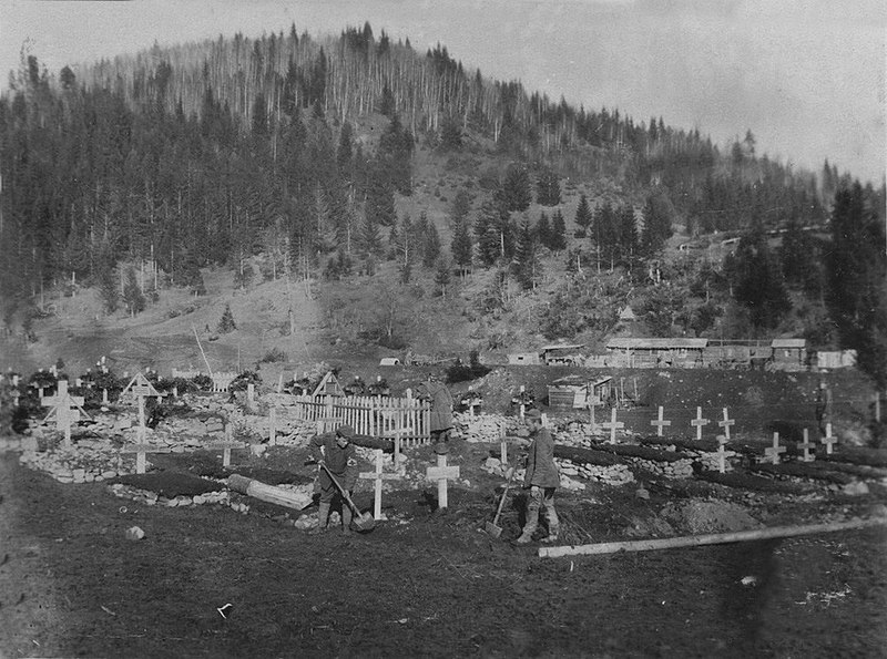 File:Uzvolgye cemetery with germans gravediggers.jpg