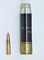 AGS-17用の30mmグレネード弾、VOG-17M（ВОГ-17М）。左の弾丸は小銃用の7.62x39mm弾