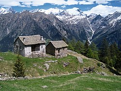 Alpiene chalets in Val Blenio