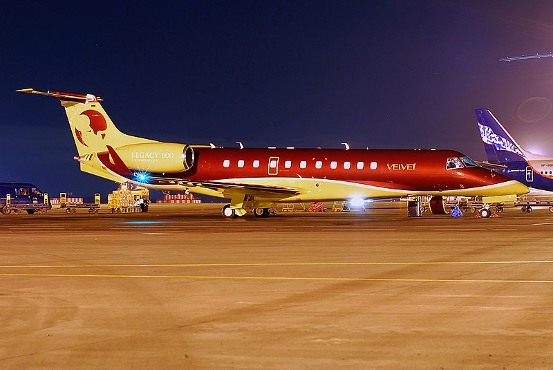 File:Velvet (Cirrus Aviation) Embraer EMB-135BJ Legacy D-AONE (3116461565).jpg