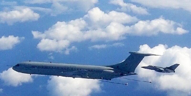 File:Vickers VC-10 in aerial refuelling exercise 01.jpg