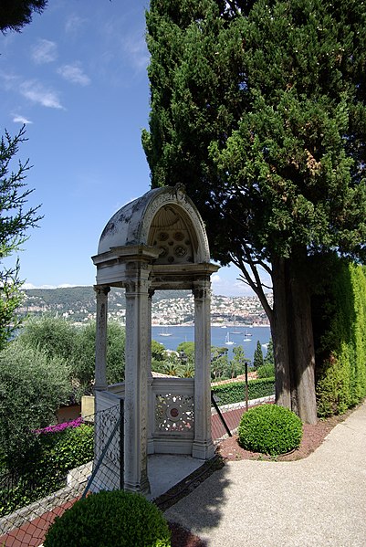 File:Villa Ephrussi de Rothschild BW 2011-06-10 11-09-03.JPG