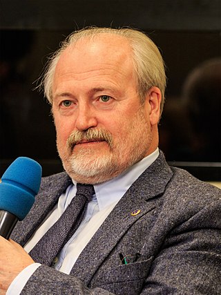 <span class="mw-page-title-main">Vladimir Khotinenko</span> Russian actor, film director and designer