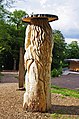 Hexenschuss Eine Skulptur aus einem 120 Jahre alten Lindenbaum WaldMenschen von Thomas Rees ein ständige Ausstellung auf dem Skulpturenpfad des Waldhaus Freiburg