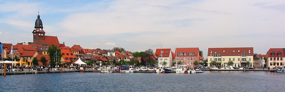 Waren (Müritz) Stadthafen.jpg