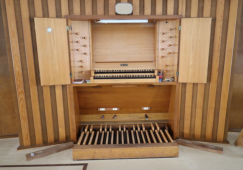 Datei:Watzenborn-Steinberg - ev Christuskirche - Orgel - Spieltisch 3.jpg