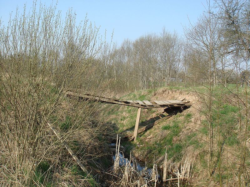 File:Wobbly bridge - panoramio.jpg