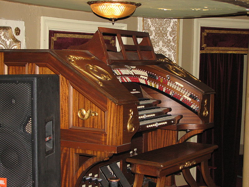 File:Wurlitzer theatre organ - Maryland Theatre, Hagerstown (2006-07-04 23.40.43 by Preservation Maryland).jpg