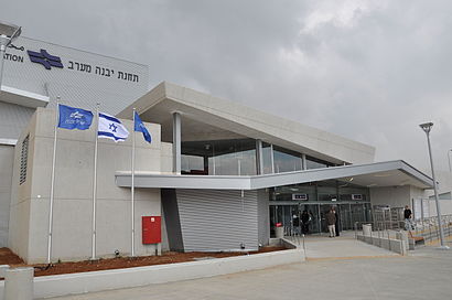 איך מגיעים באמצעות תחבורה ציבורית  לתחנת רכבת יבנה מערב? - מידע על המקום