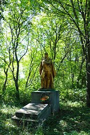 Жабелівка, Пам’ятник 68 воїнам – односельчанам загиблим на фронтах ВВВ, біля Будинку культури.jpg