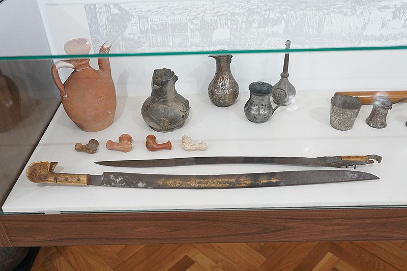 File:Музеј у Смедереву - налази из турског периода.jpg