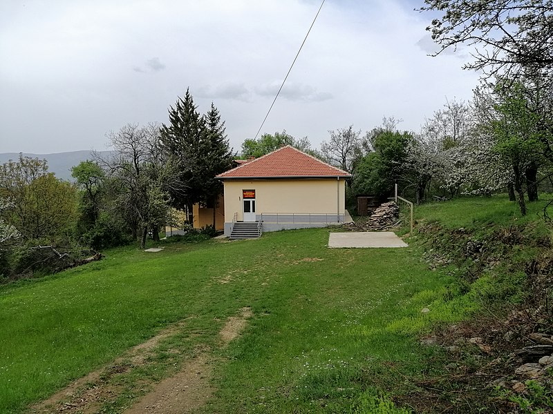 File:Основното училиште „Илинден“ во селото Мождивњак 01.jpg