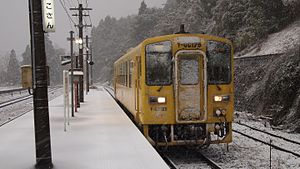 ハ 125 彦 山 駅 構 内 に て .JPG