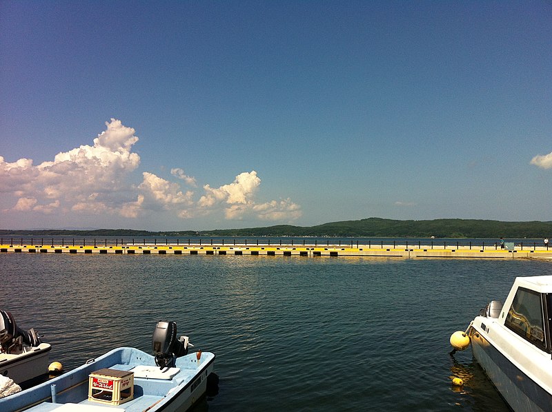 File:和倉温泉から望む七尾湾と能登島(Gulf of Nanao and Notojima to see from Wakura Onsen) - panoramio (2).jpg